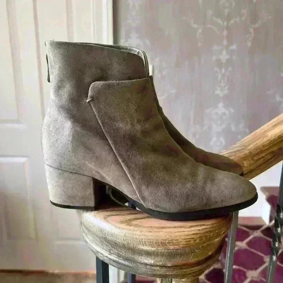 Sesto Meucci Italian ladies Booties. Gray Suede Size 10. Excellent condition. - Picture 2 of 11